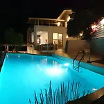 Villa La Vista - By Vacation Service