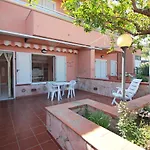 Villetta Santa Lucia con patio e giardino by Wonderful Italy