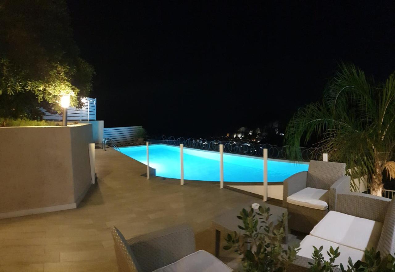 La Vista - By Vacation Service
