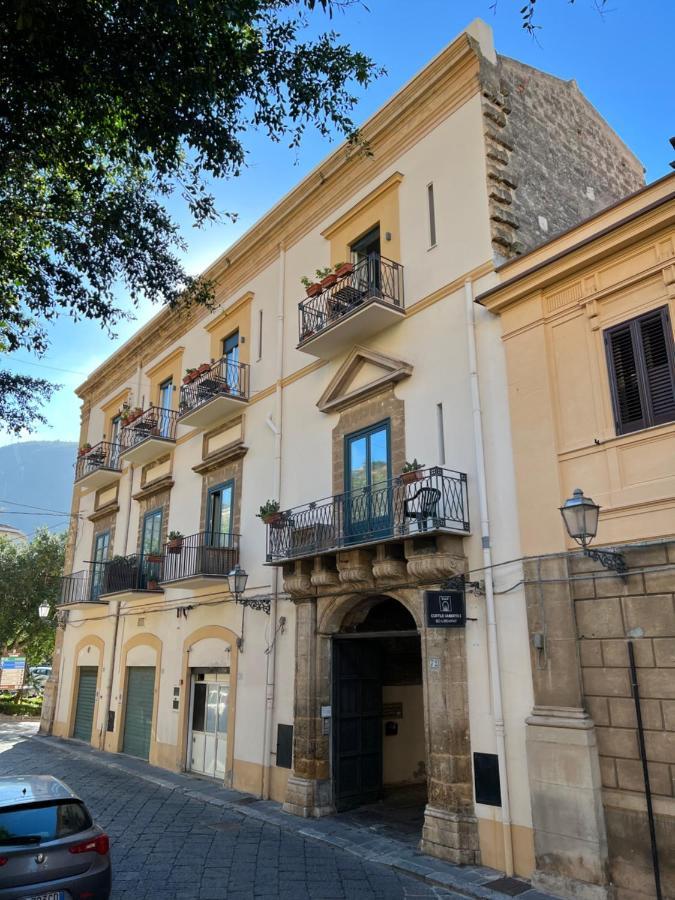 Cortile Umberto I *