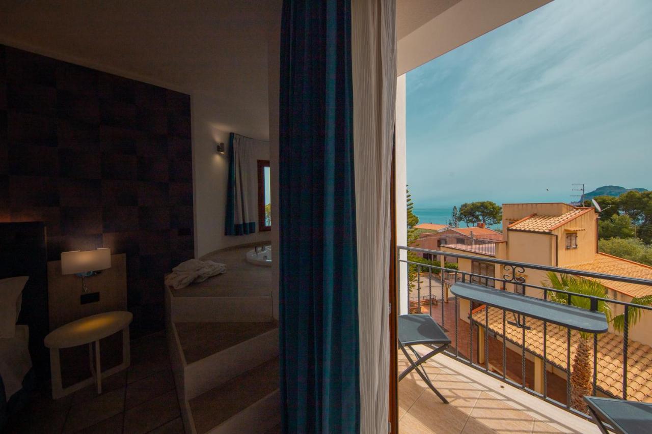 Hotel Baia Del Capitano 4*