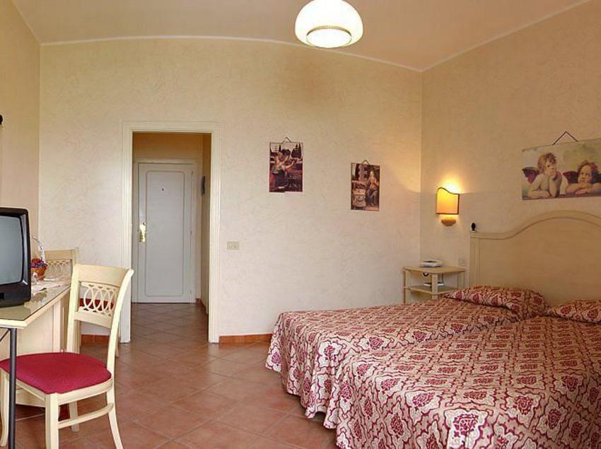 Hotel Santa Lucia Le Sabbie D'oro 4*