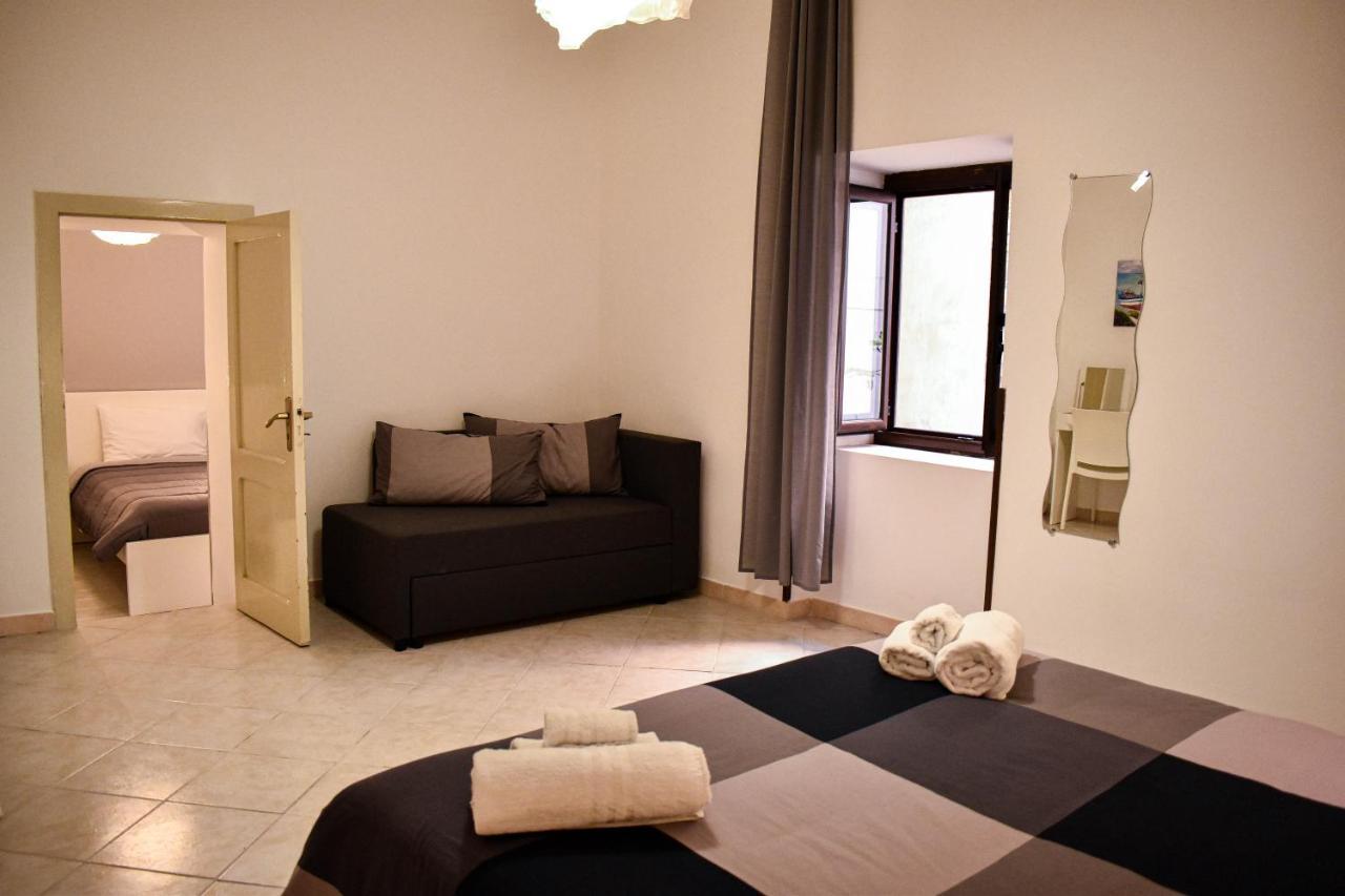 Apartment Sikelia House *