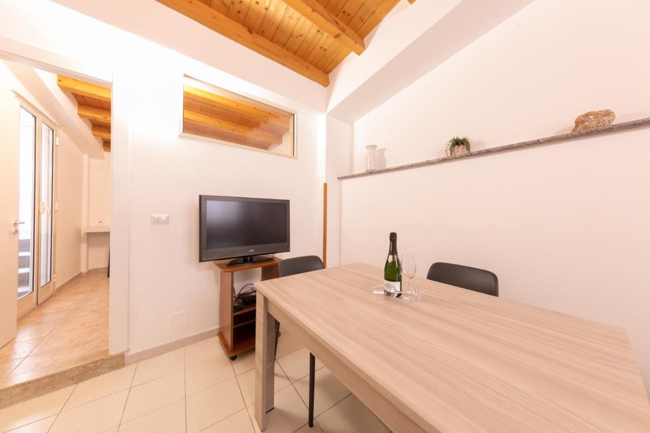 Carrettieri 9 Apartment