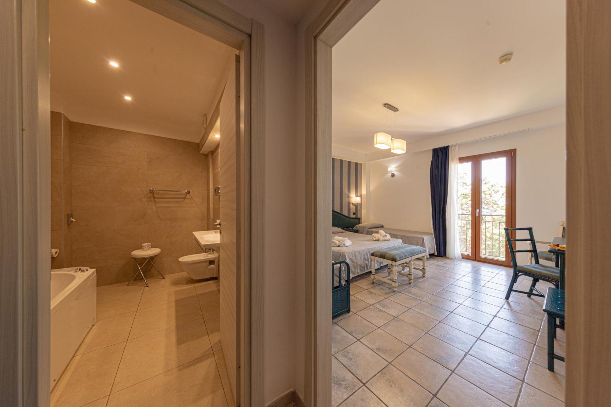 Baia Del Capitano Hotel 4*