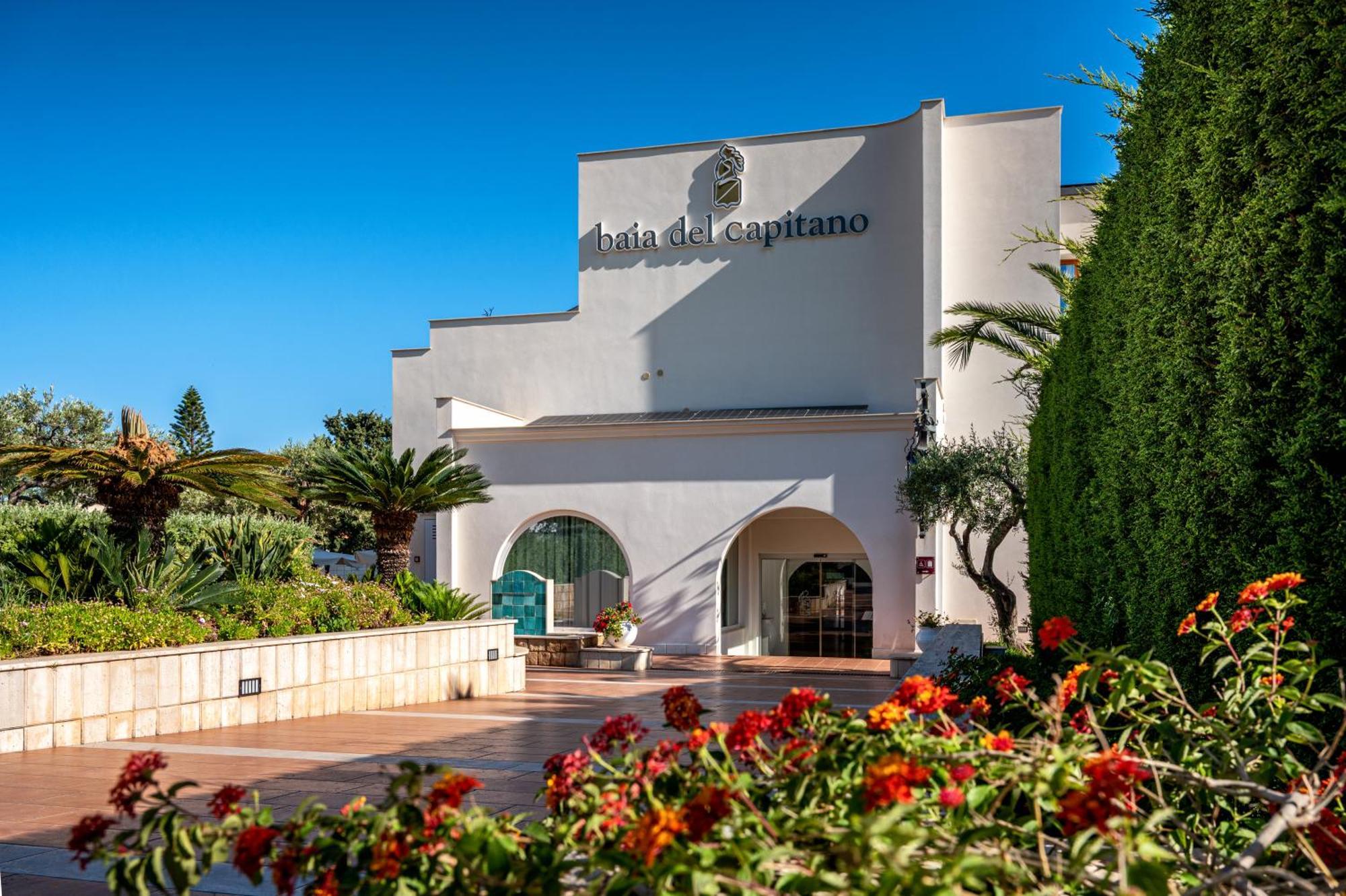 Hotel Baia Del Capitano 4*