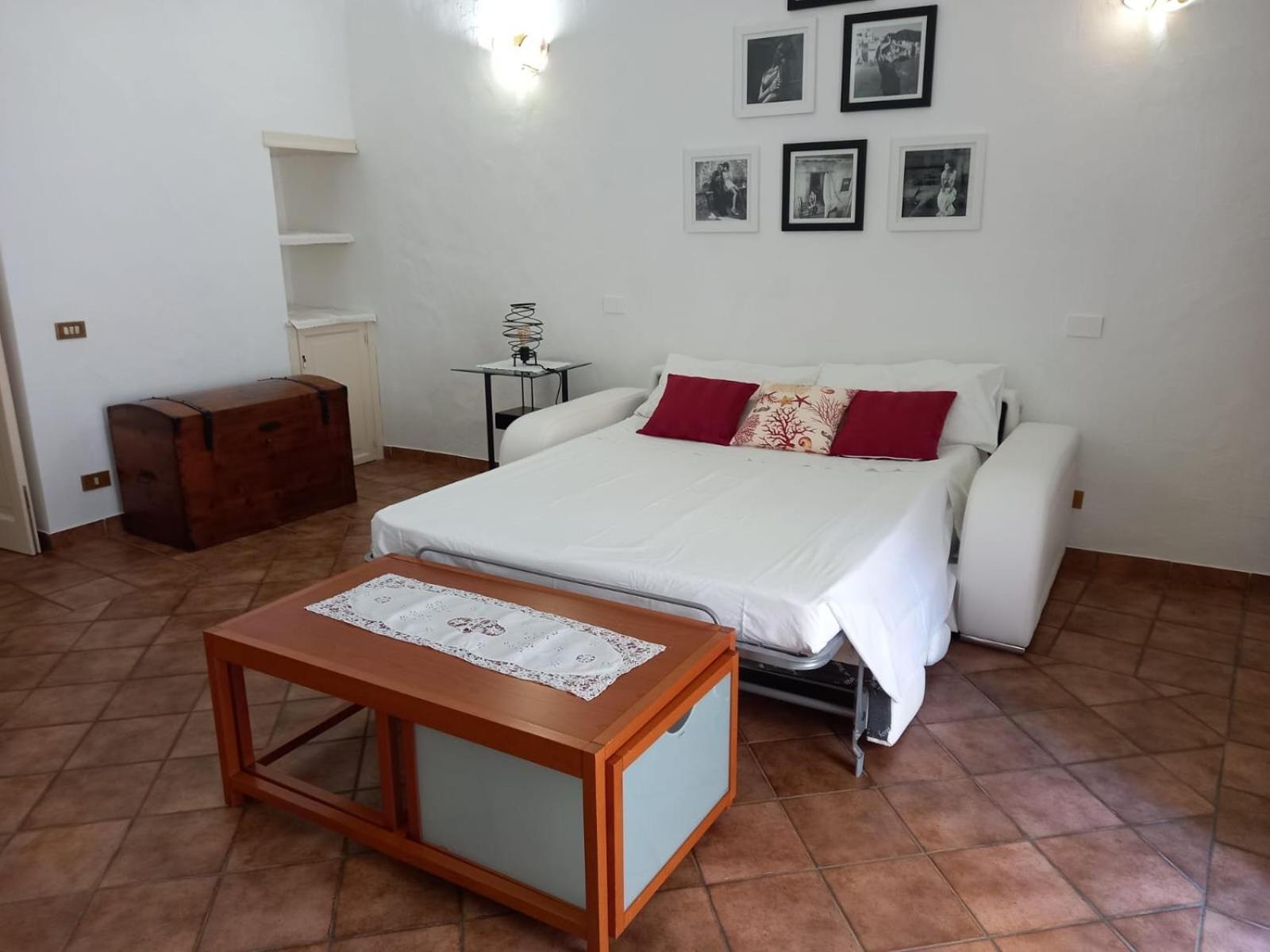 Caracciolo Lounge *