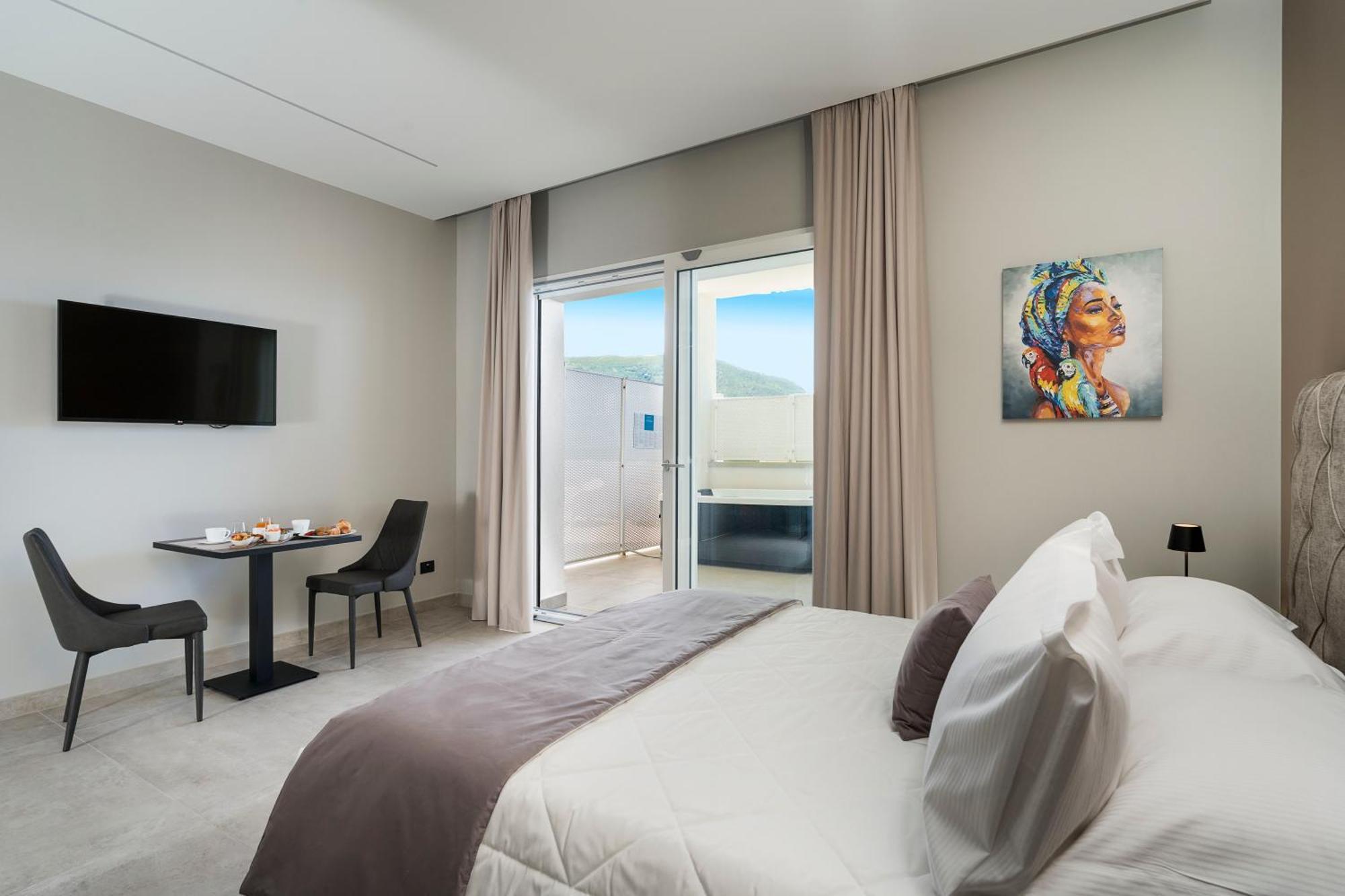 Hotel Emerald 4*