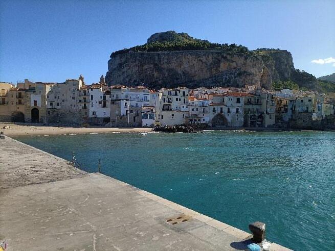 Alba Sul Mare By Caseserio Cefalu