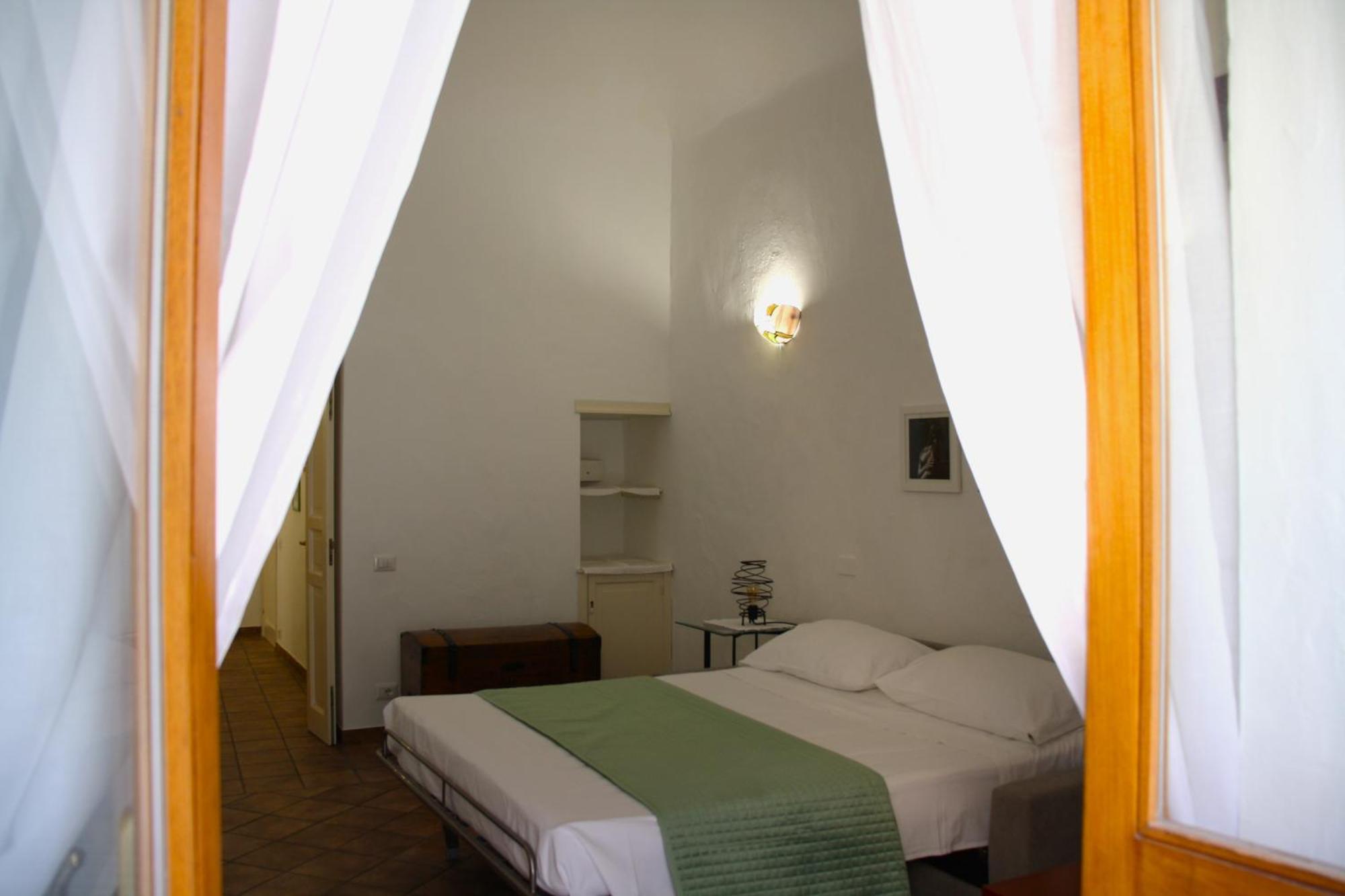 Caracciolo Lounge *