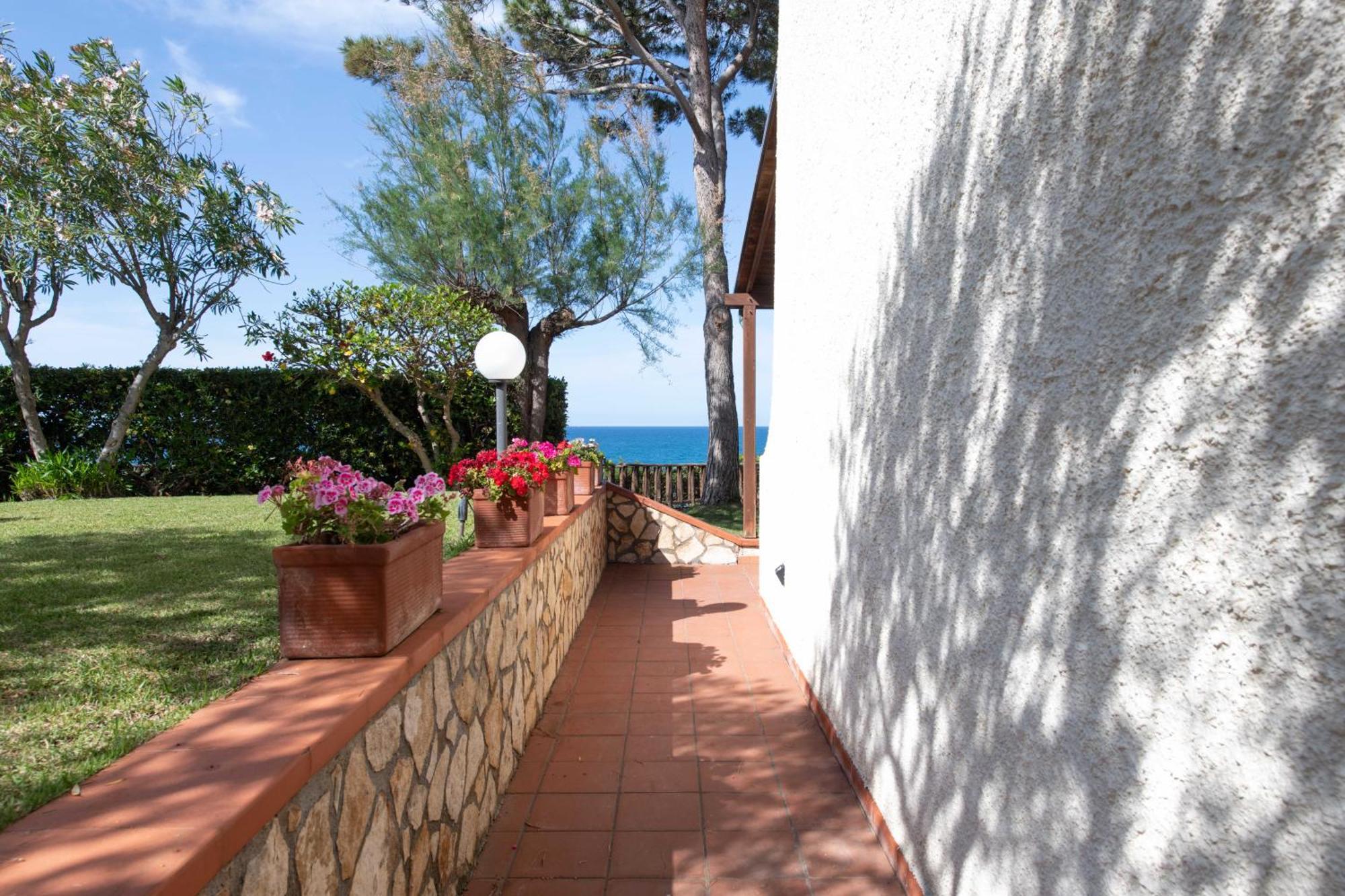 Giulia Fronte Mare Con Privata Villa *