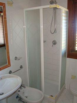 Magabu Hotel *