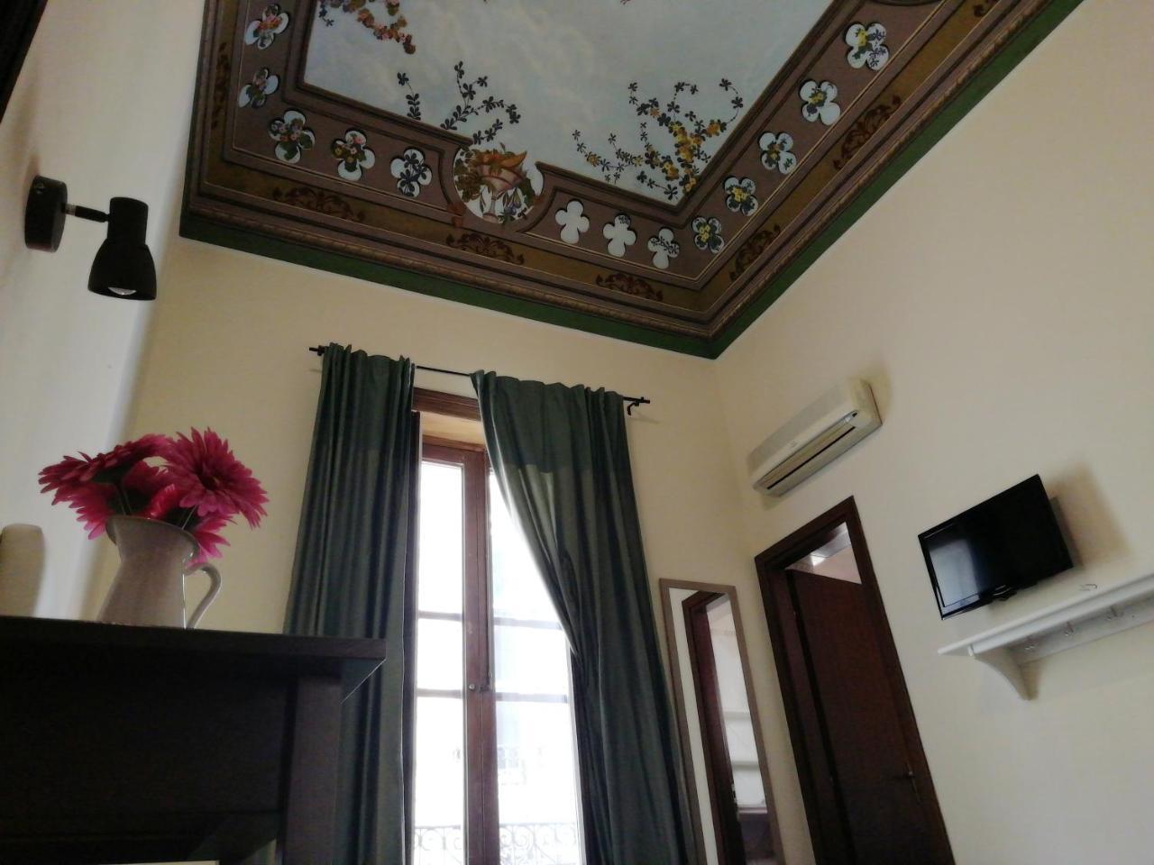 Art Deco Bed & Breakfast *