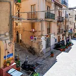 Incao Holiday Candeloro House