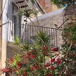 Conte\'S House