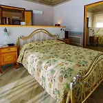 Cefas Apartments