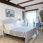 Coastal Seaview Suite & Central Balcony Street View Studio