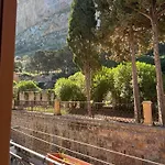 Balcone Sulla Scogliera