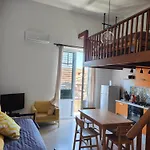 Sunny Flat - Self Apartments