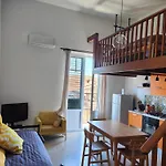 Sunny Flat - Self Apartments