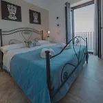 Tra La Rocca E Il Mare Di Cefalu