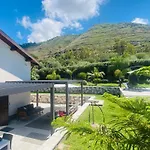 Flale\'S Holiday House