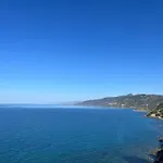 Sea House 102