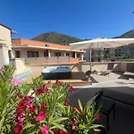 Artemis Hotel