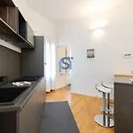 Ni Ni Apartments