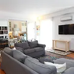 Family House - By Vacation Service