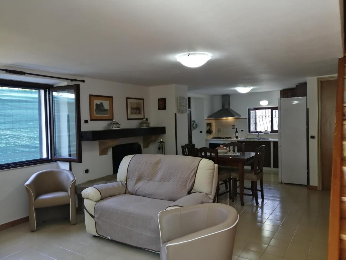 Country House Figurella