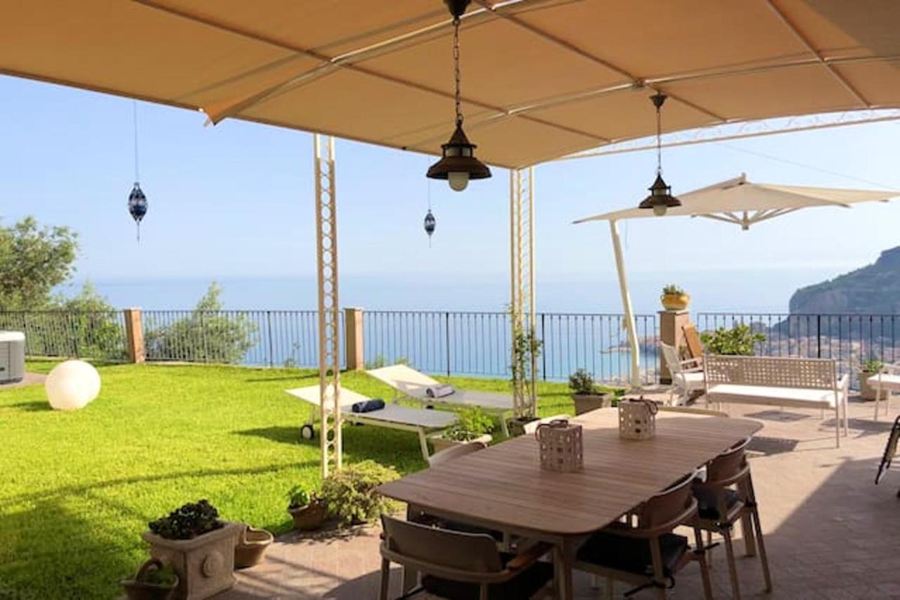 Villa Seafront In With Private Jacuzzi