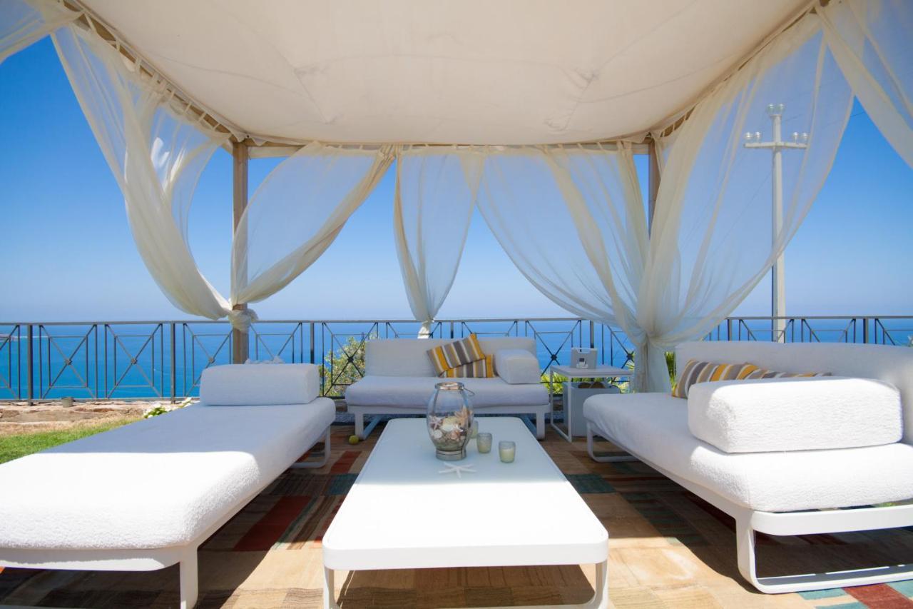Relax At The Swimming Pool By Wonderful Italy Villa