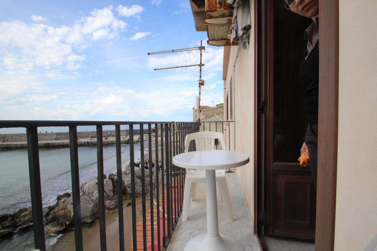 Casa Mare Blu By The Sea Apartment
