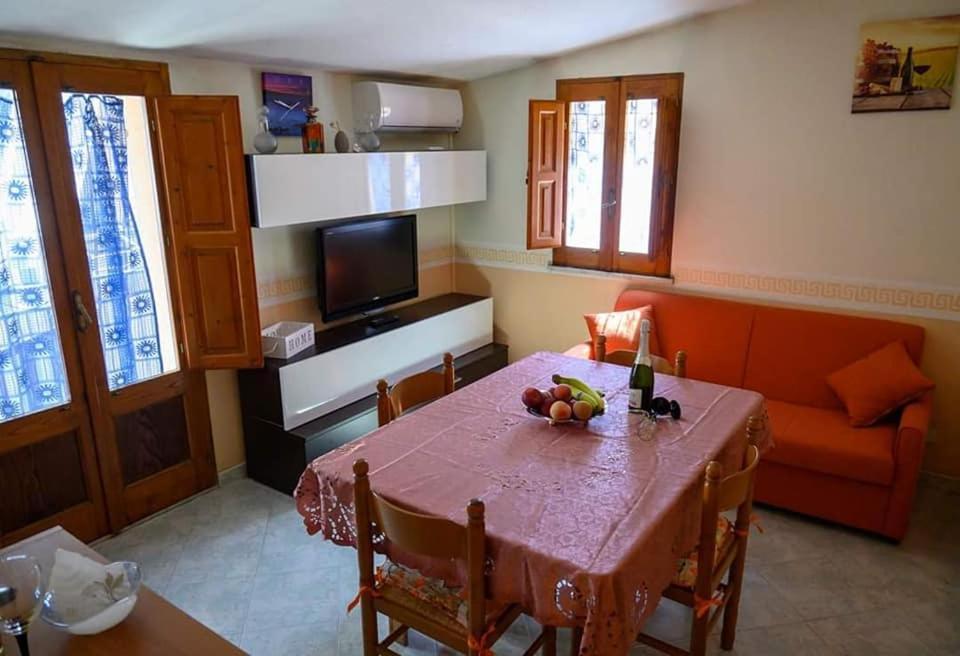 Holiday home Casa Amendola