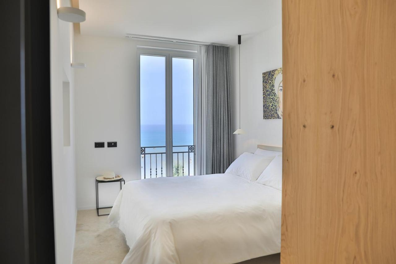 Abelia Sea