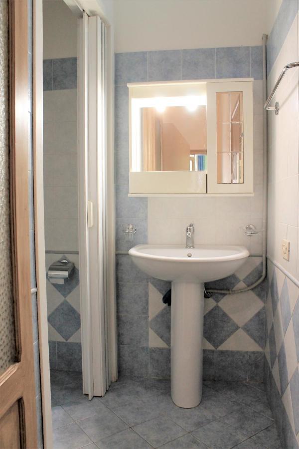 Adelfes Apartment