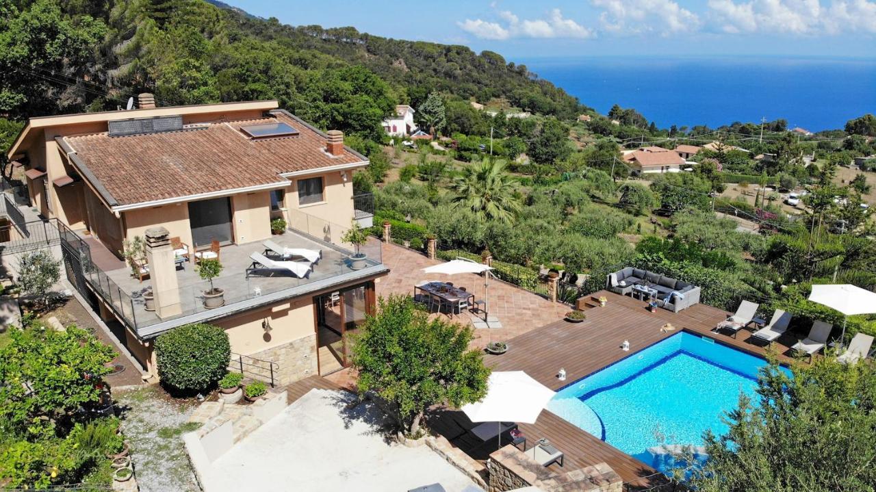 Villa Provenza 12&4, Emma Cefalu