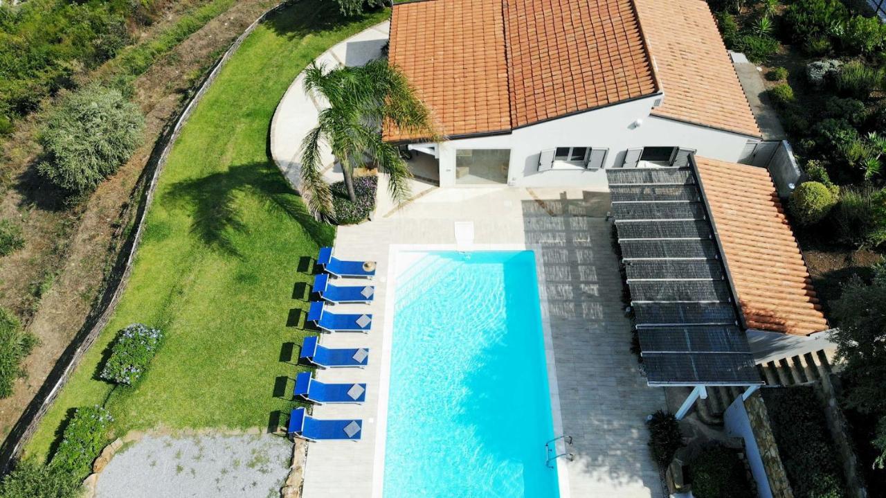 Villa Splendida 8, Emma