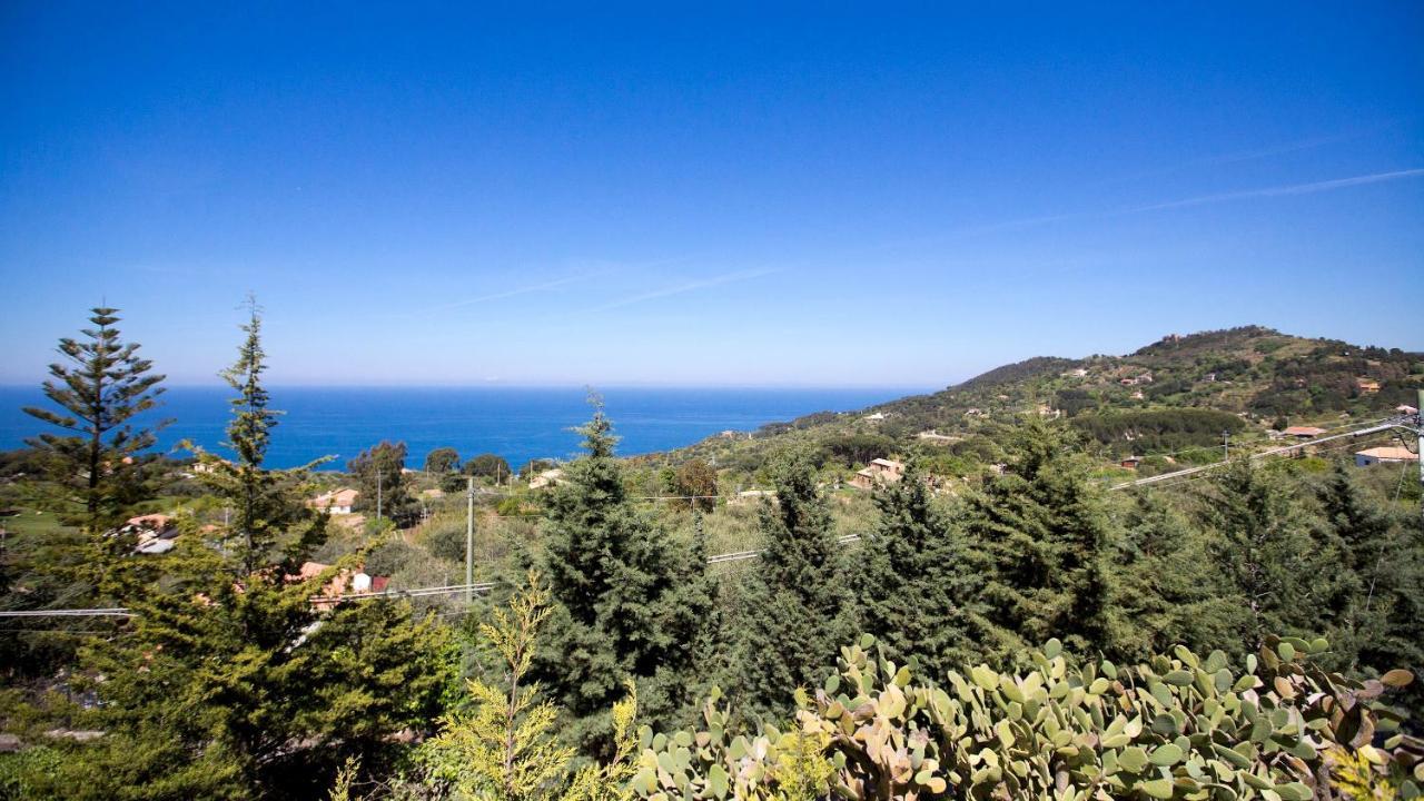 Villa Provenza 12&4, Emma Cefalu