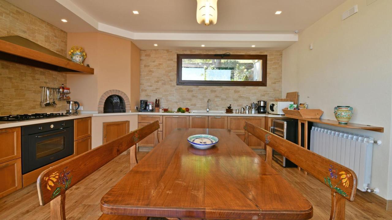 Provenza 12&4, Emma Villa Cefalu