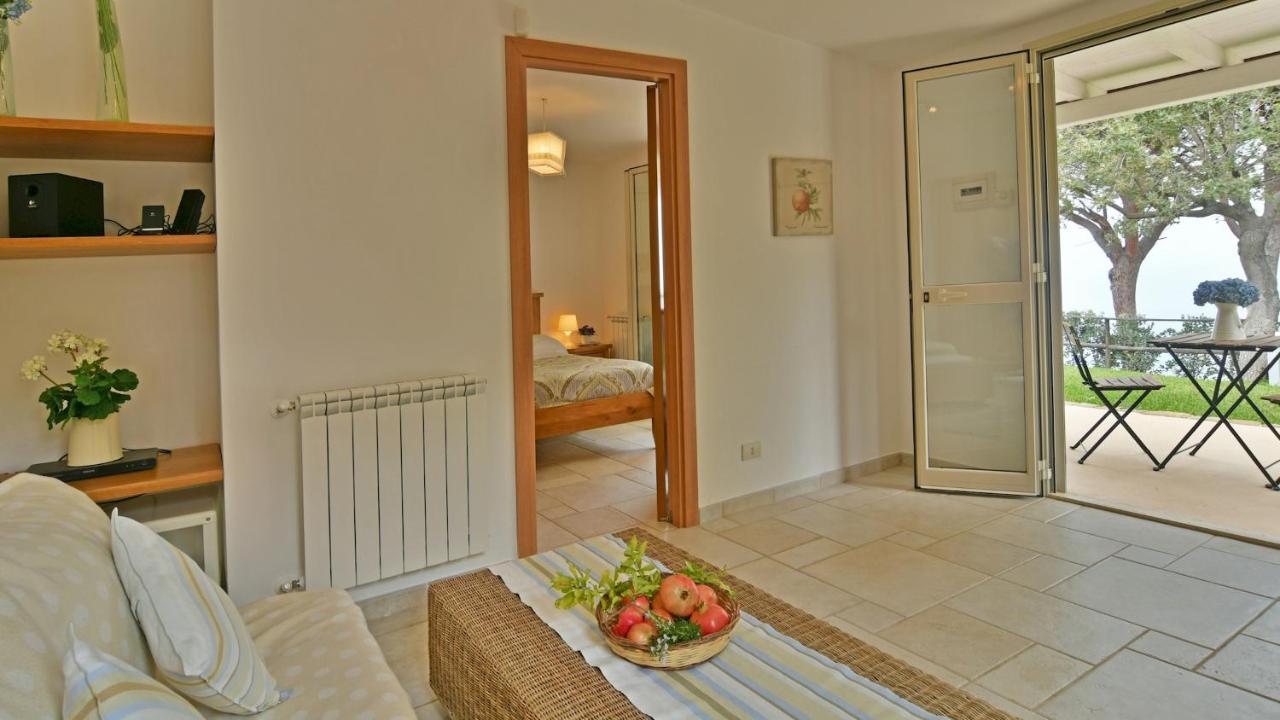 Villa Splendida 8, Emma *