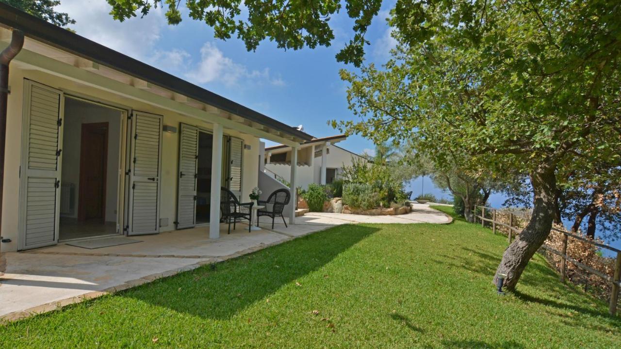 Villa Splendida 8, Emma