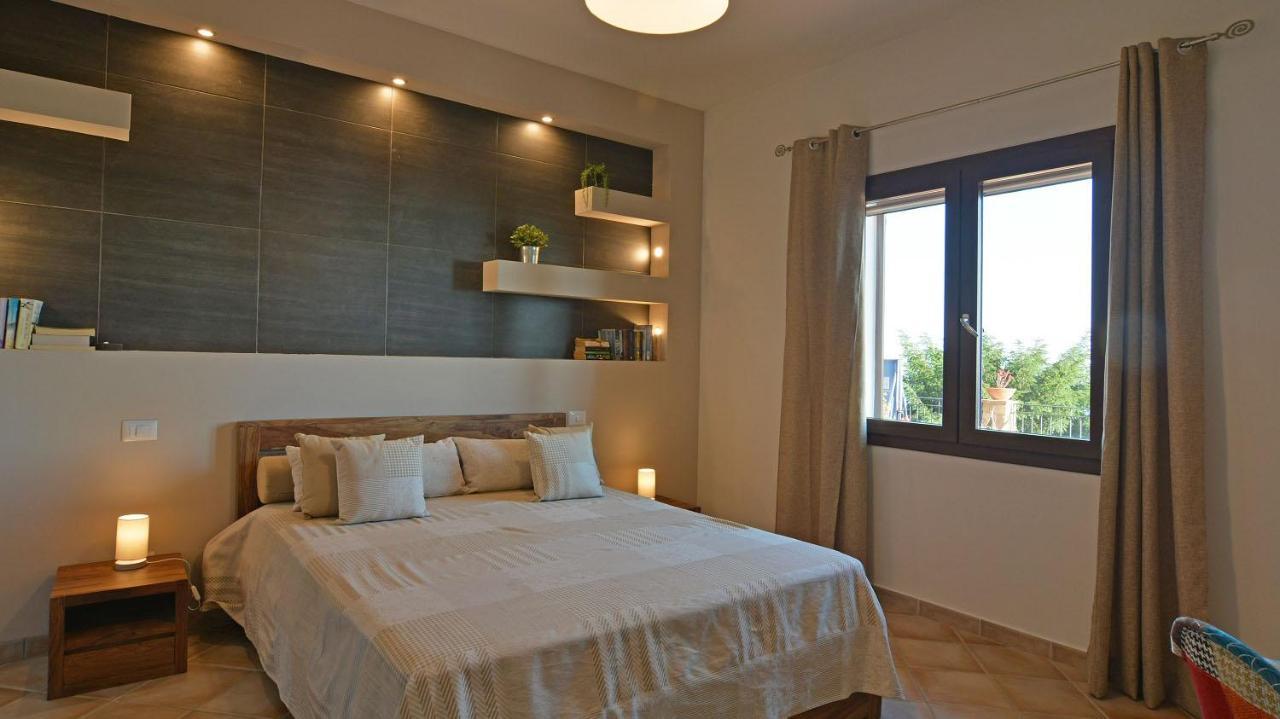 Provenza 12&4, Emma Cefalu