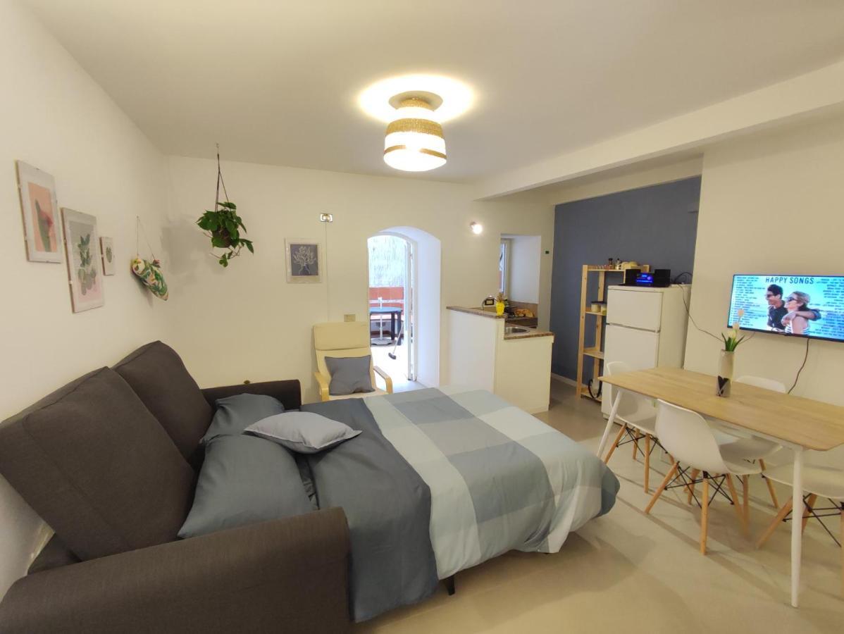 Apartment Loft Con Cortiletto - 100 Meters From The Beach *