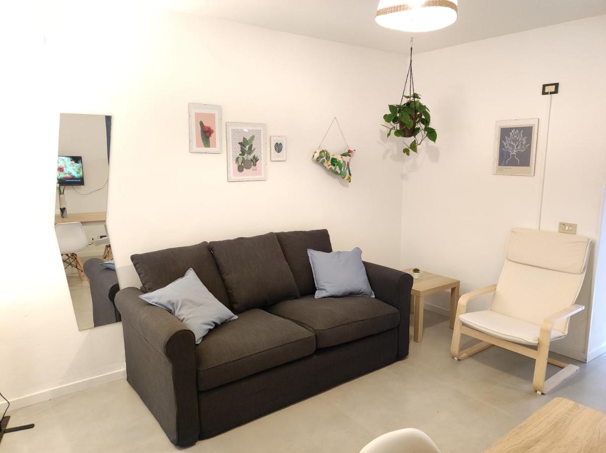 Loft Con Cortiletto - 100 Meters From The Beach Apartment *