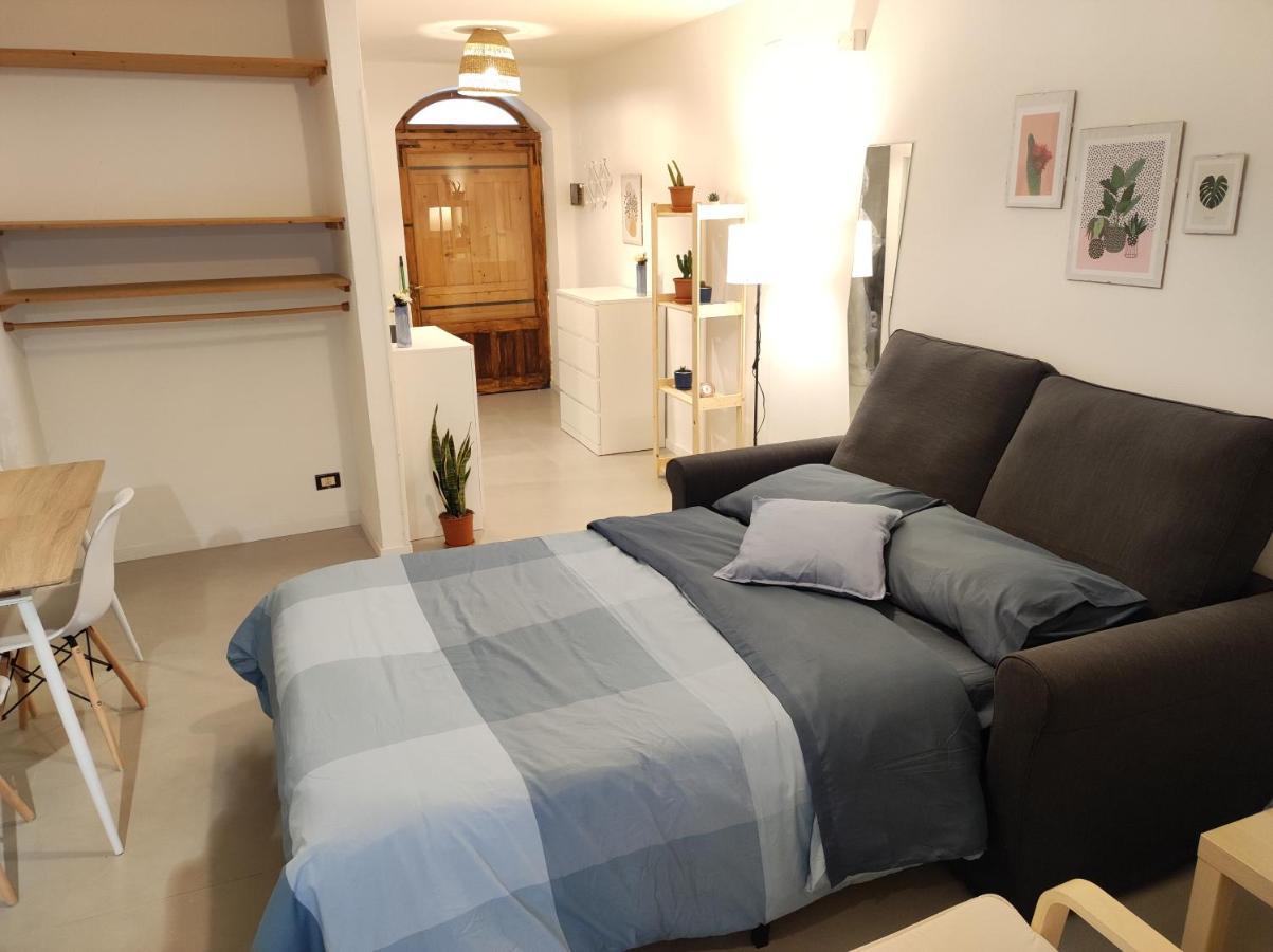 Loft Con Cortiletto - 100 Meters From The Beach Apartment *