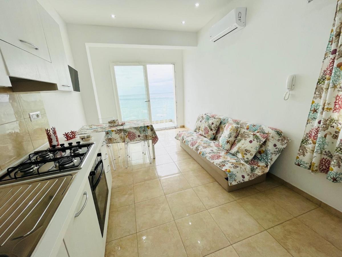 Infinity Sea Balcony Apartment *