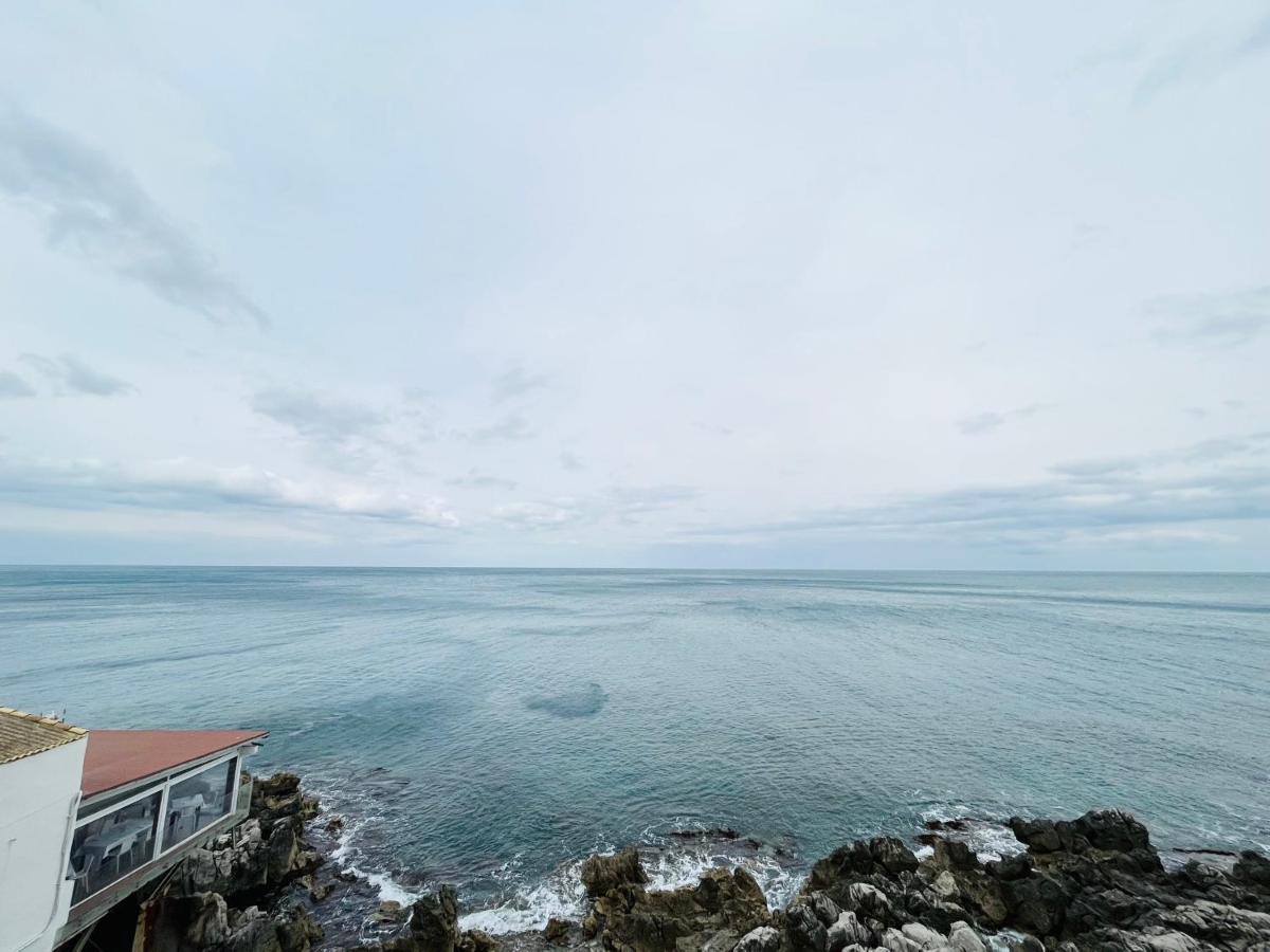 Infinity Sea Balcony Apartment