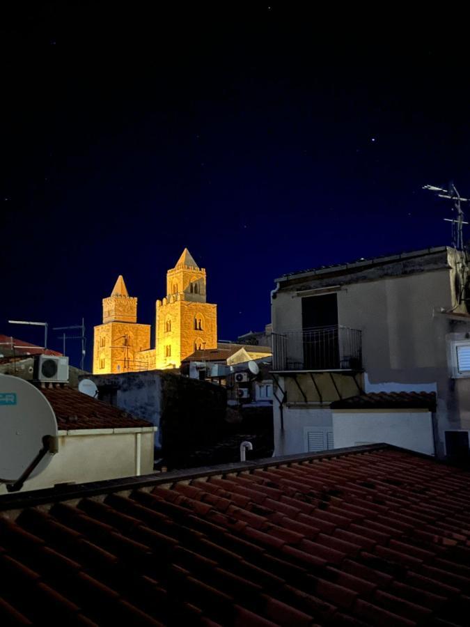 180° View *